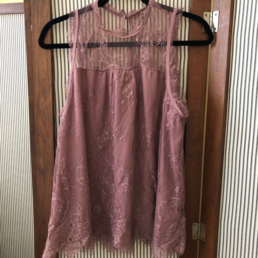 Xhileration lace sleeveless shirt.